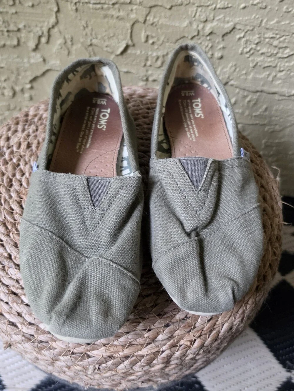 TOMS Olive Green Canvas Classic Alpargata Slip-On Flats – Women's Size 8.5